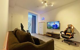 PS5+55 Zoll 4K Fernseher - Gaming Apartment